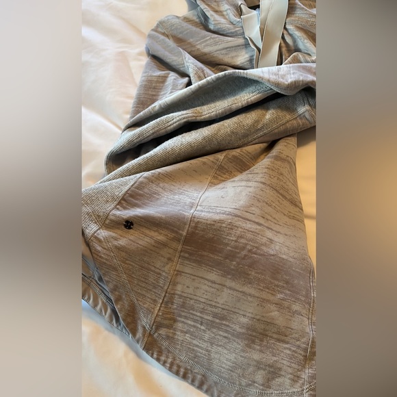 Lululemon pull over - Picture 2 of 3